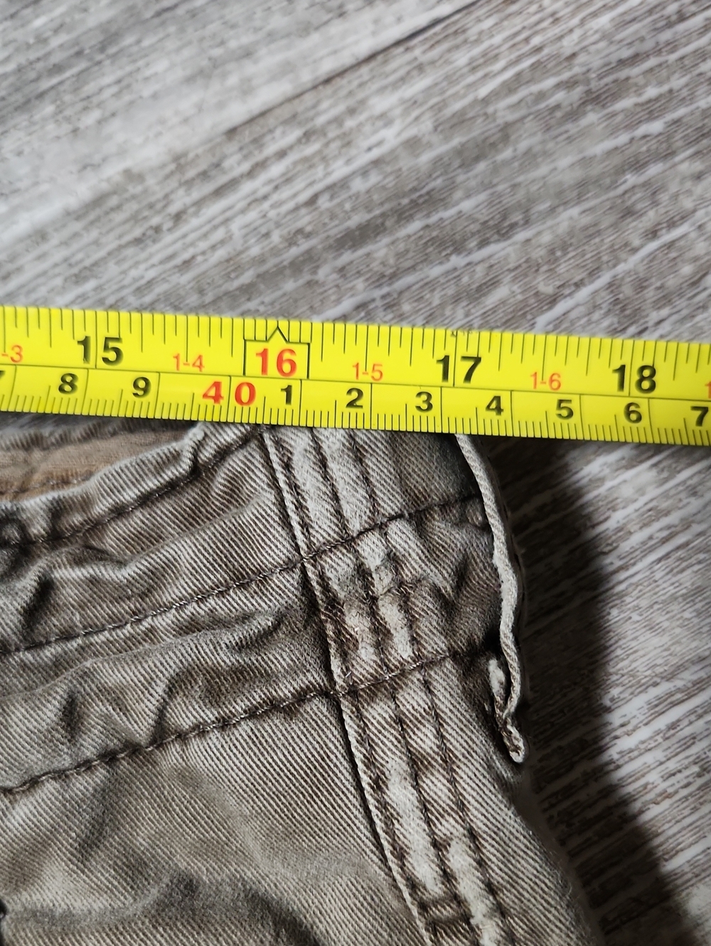 Vintage Abercrombie & Fitch Distressed Cargo Shorts in Olive - Picture 4 of 7